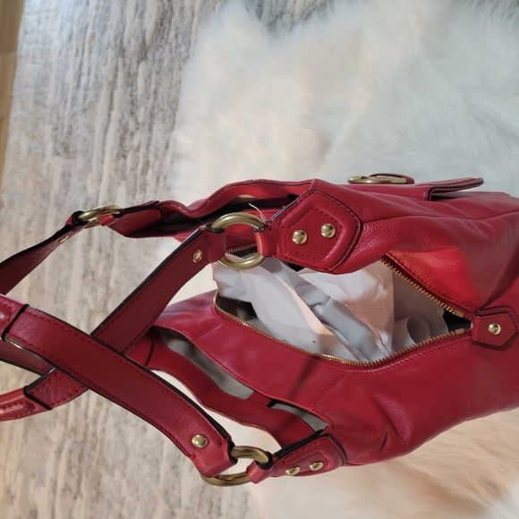 Elegant Red Leather Shoulder Bag - Picture 16 of 16